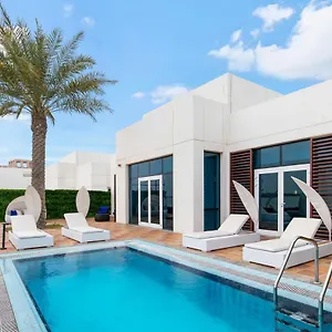 Fam Living - Sarai Beach Villas - Palm Jumeirah - Families Only فيلة